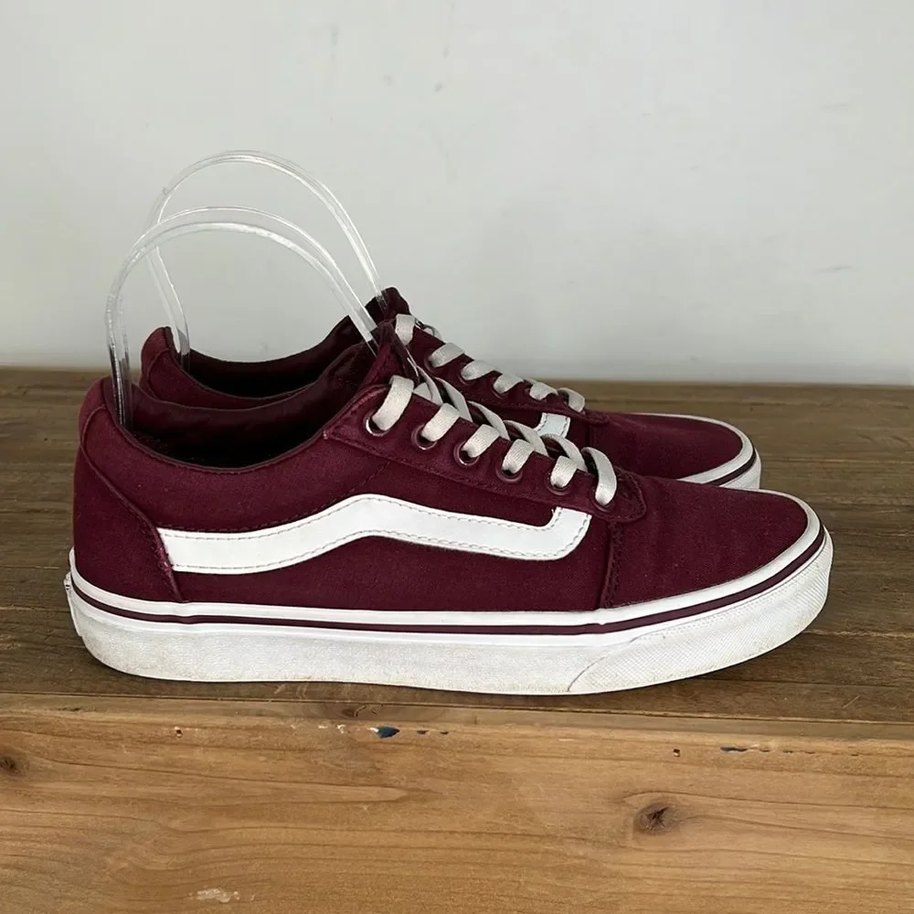 Vans maroon and white classic low top athletic skate sneakers us women’s size 7
